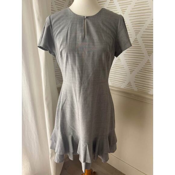 Banana Republic Size 8 Petite Business Casual Gray Light Fit Flare Ruffle Dress - Picture 2 of 6